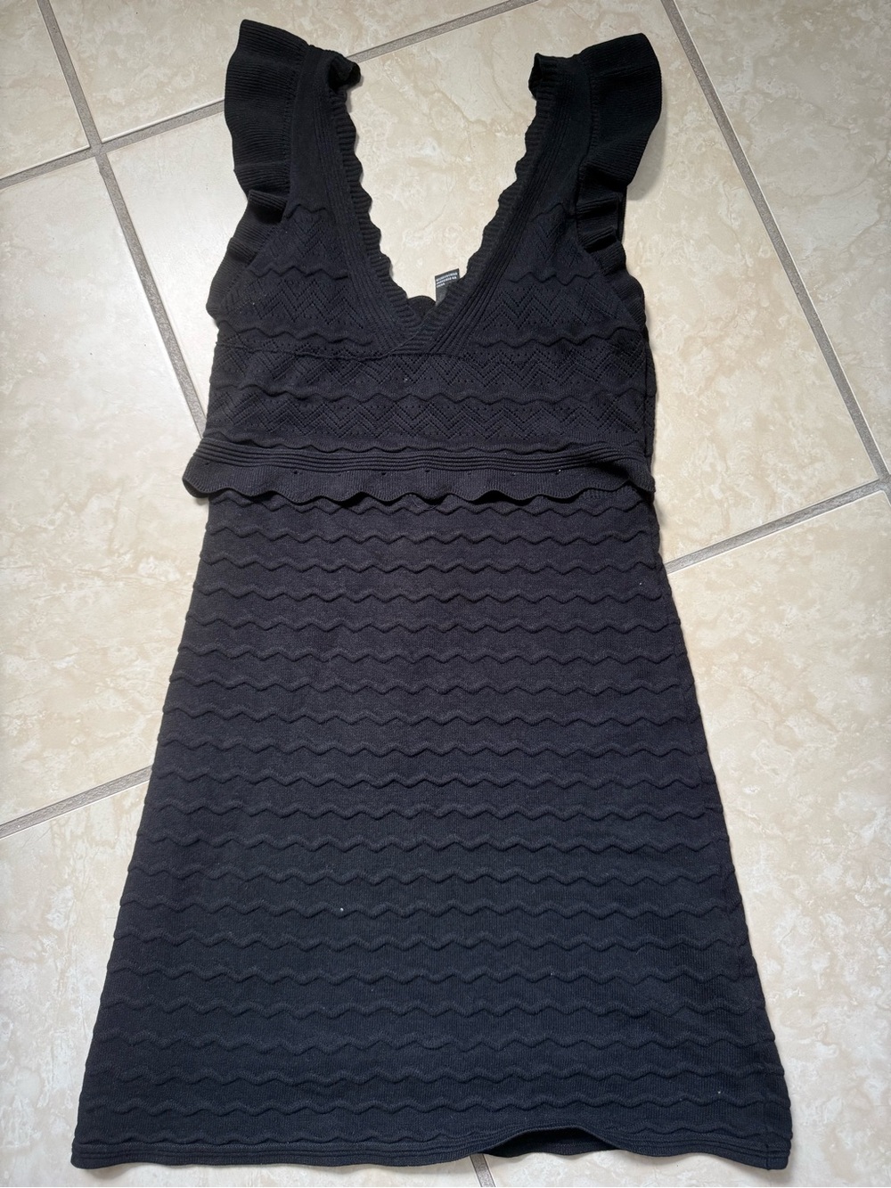 Forever 21 Black Sleeveless V‑Neck Knit Mini Dress